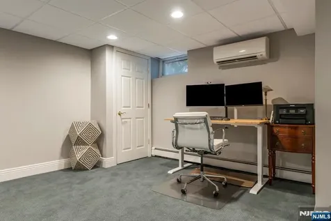 217 Navajo Drive Wyckoff NJ 07481