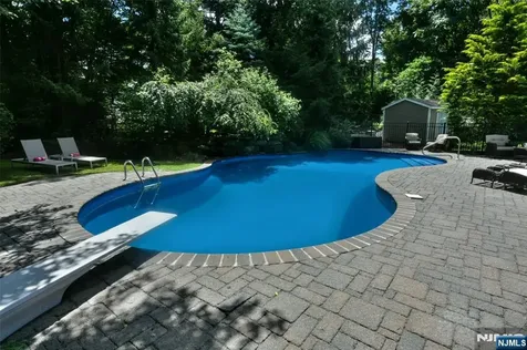 217 Navajo Drive Wyckoff NJ 07481