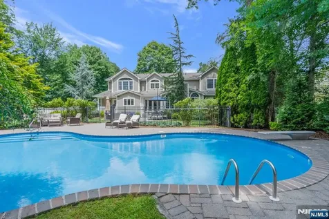 217 Navajo Drive Wyckoff NJ 07481