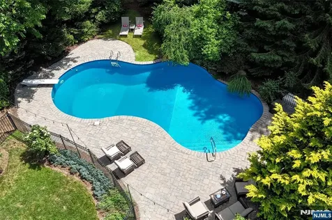 217 Navajo Drive Wyckoff NJ 07481