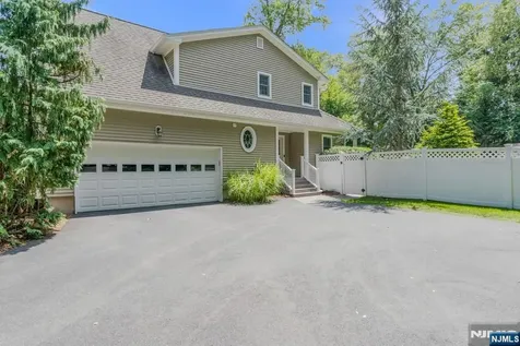 217 Navajo Drive Wyckoff NJ 07481
