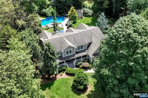 217 Navajo Drive Wyckoff NJ 07481