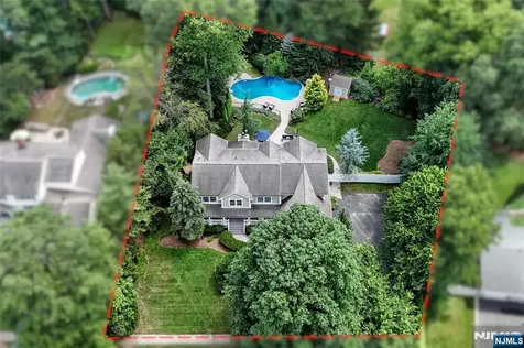217 Navajo Drive Wyckoff NJ 07481