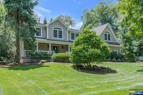 217 Navajo Drive Wyckoff NJ 07481
