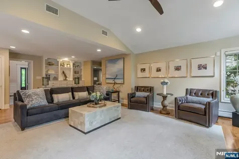 217 Navajo Drive Wyckoff NJ 07481