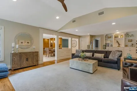 217 Navajo Drive Wyckoff NJ 07481