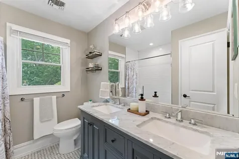 425 Clinton Avenue Wyckoff NJ 07481