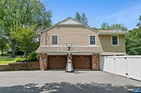 425 Clinton Avenue Wyckoff NJ 07481
