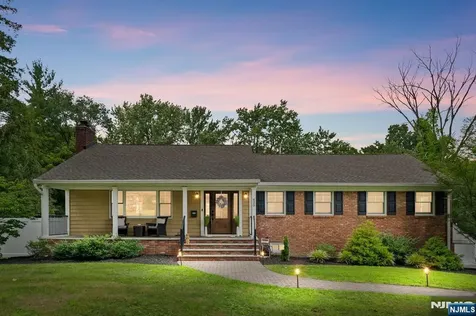 425 Clinton Avenue Wyckoff NJ 07481