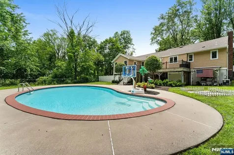 425 Clinton Avenue Wyckoff NJ 07481