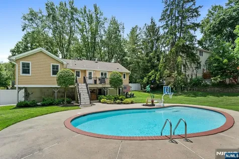 425 Clinton Avenue Wyckoff NJ 07481