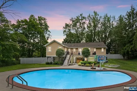 425 Clinton Avenue Wyckoff NJ 07481