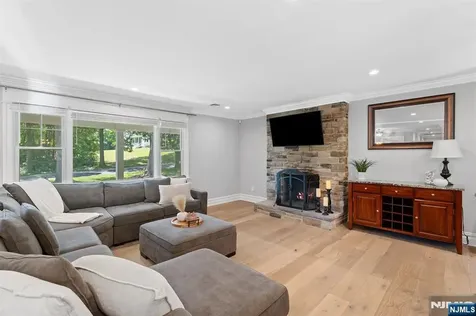 425 Clinton Avenue Wyckoff NJ 07481