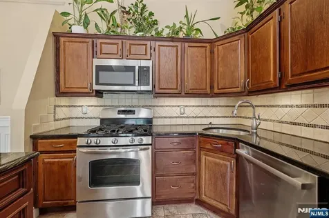 530 Holly Court Mahwah NJ 07430