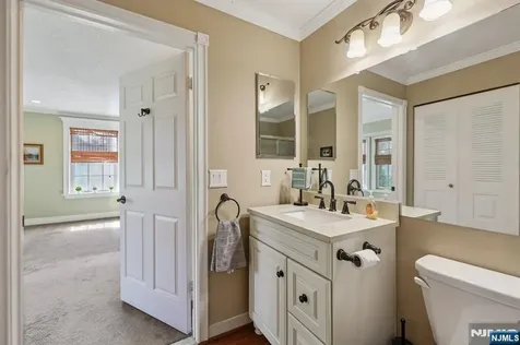 530 Holly Court Mahwah NJ 07430