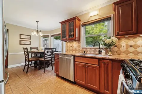 111 Thornbury Avenue Glen Rock NJ 07452