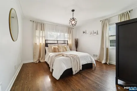111 Thornbury Avenue Glen Rock NJ 07452