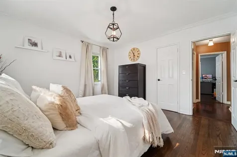 111 Thornbury Avenue Glen Rock NJ 07452