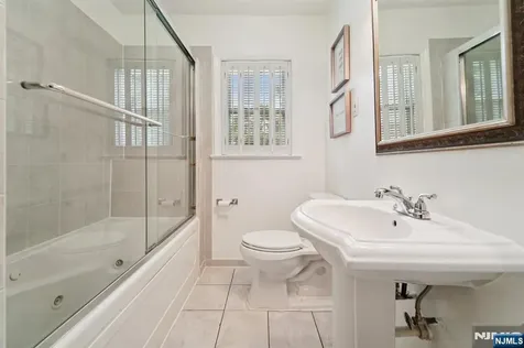 111 Thornbury Avenue Glen Rock NJ 07452