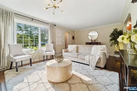 111 Thornbury Avenue Glen Rock NJ 07452