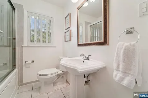 111 Thornbury Avenue Glen Rock NJ 07452
