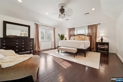 111 Thornbury Avenue Glen Rock NJ 07452