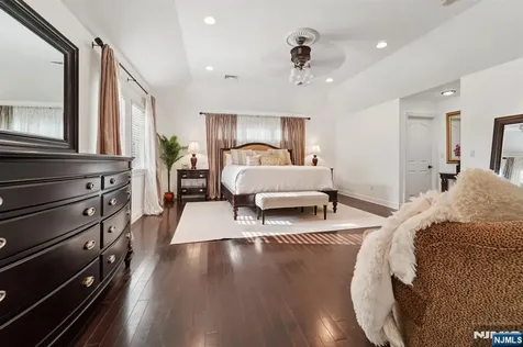 111 Thornbury Avenue Glen Rock NJ 07452
