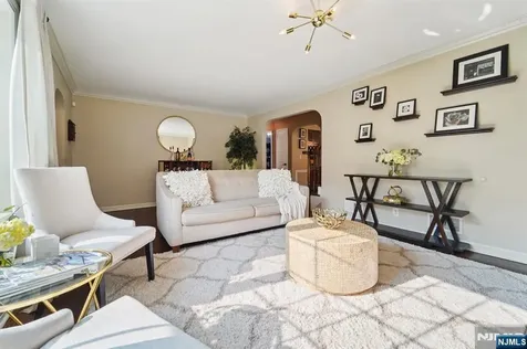 111 Thornbury Avenue Glen Rock NJ 07452