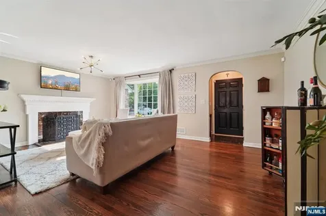 111 Thornbury Avenue Glen Rock NJ 07452