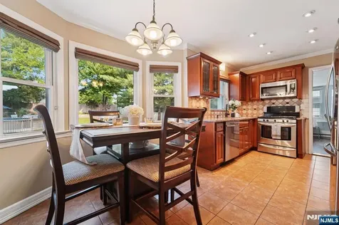111 Thornbury Avenue Glen Rock NJ 07452