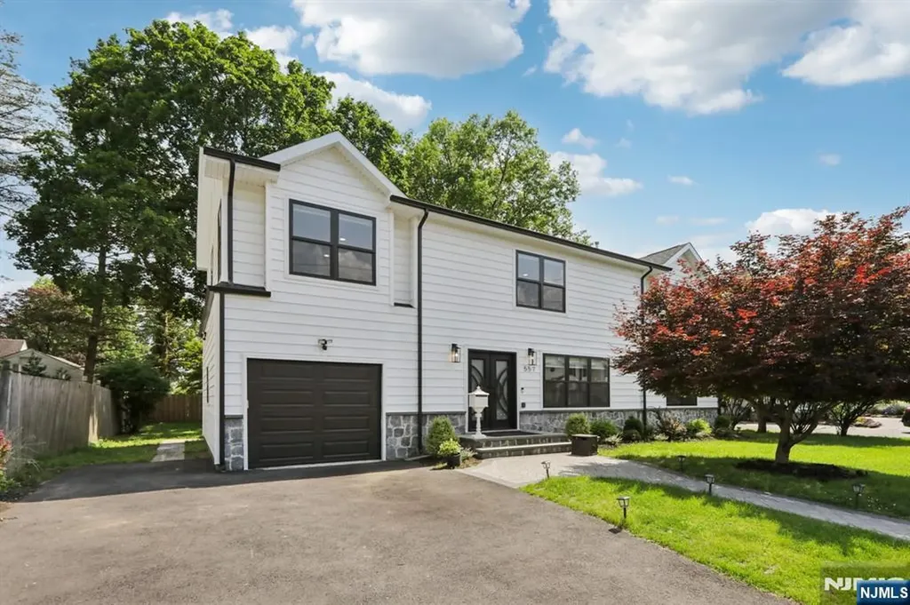 557 Roosevelt Avenue River Vale NJ 07675