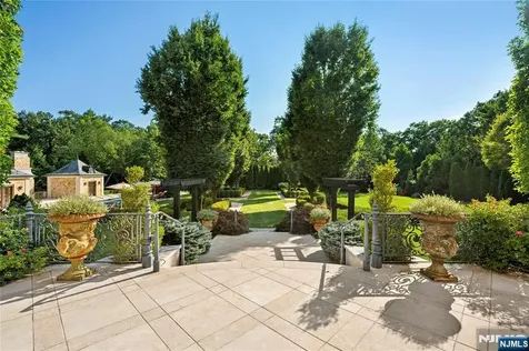 31 Rio Vista Drive Alpine NJ 07620
