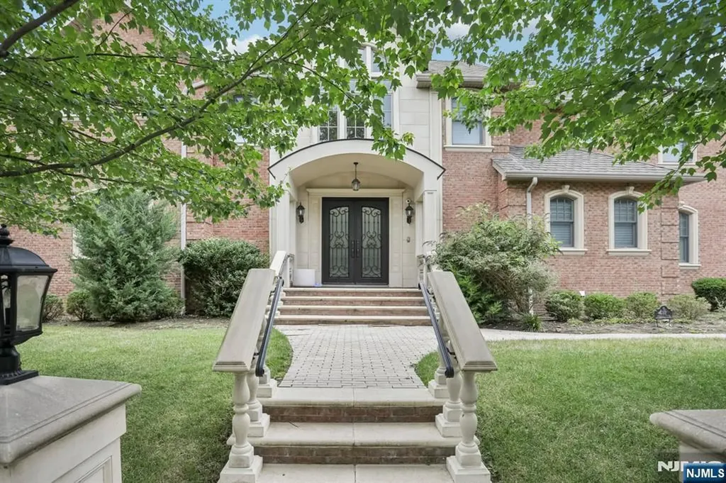100 Johnson Court Closter NJ 07624