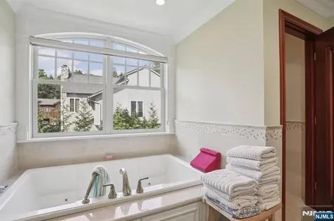 100 Johnson Court Closter NJ 07624