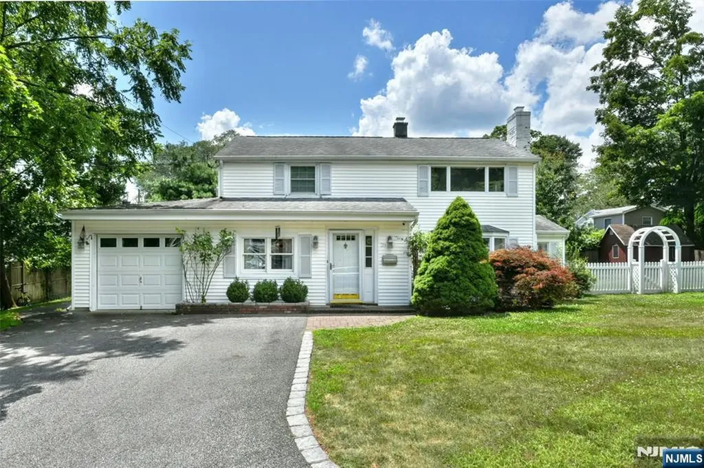 28 Malcolm Street Waldwick NJ 07463