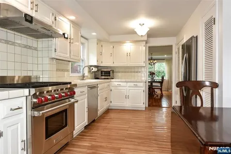 28 Malcolm Street Waldwick NJ 07463