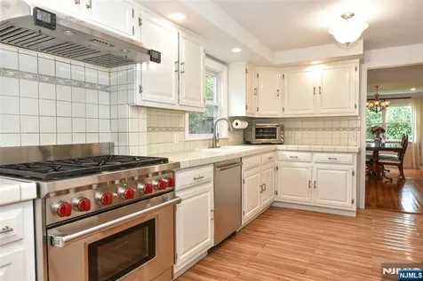 28 Malcolm Street Waldwick NJ 07463