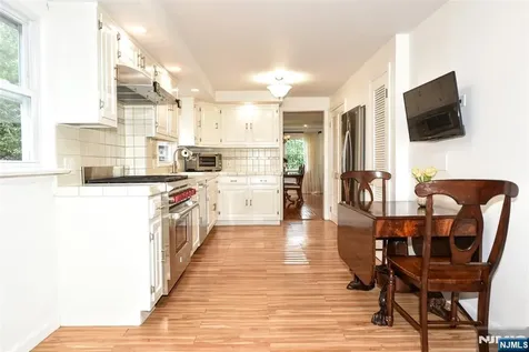 28 Malcolm Street Waldwick NJ 07463