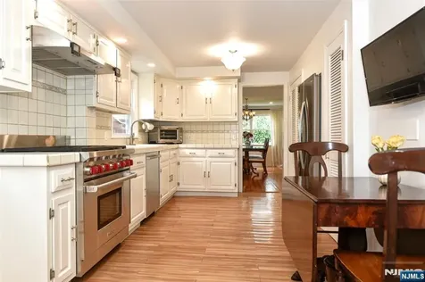 28 Malcolm Street Waldwick NJ 07463