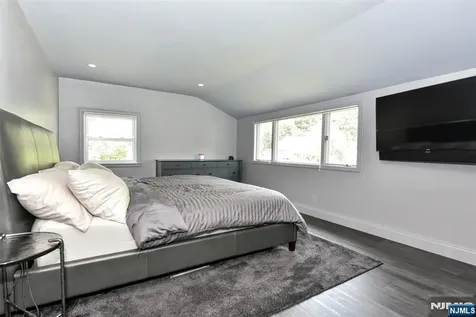 28 Malcolm Street Waldwick NJ 07463