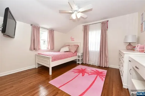 28 Malcolm Street Waldwick NJ 07463
