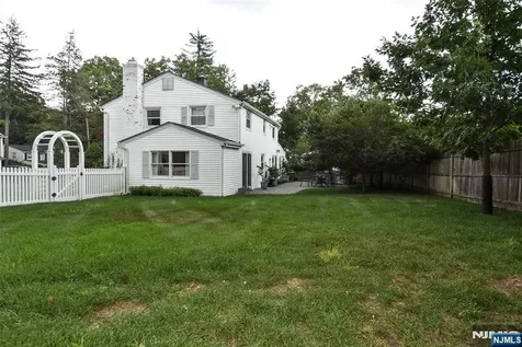 28 Malcolm Street Waldwick NJ 07463