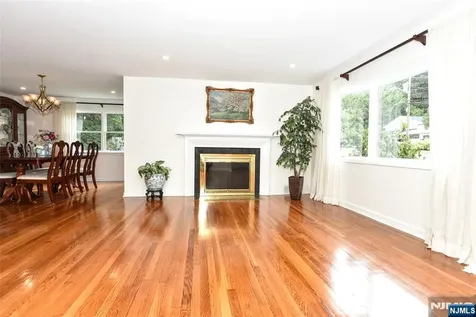 28 Malcolm Street Waldwick NJ 07463