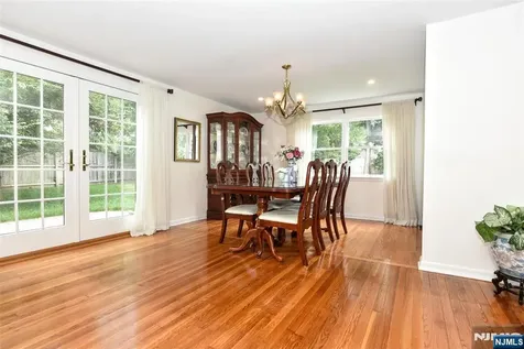 28 Malcolm Street Waldwick NJ 07463
