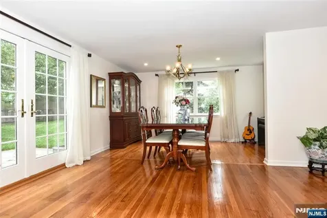 28 Malcolm Street Waldwick NJ 07463