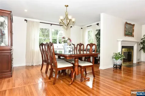28 Malcolm Street Waldwick NJ 07463