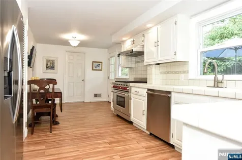 28 Malcolm Street Waldwick NJ 07463