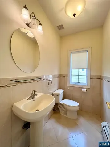 445 7th Street Palisades Park NJ 07650