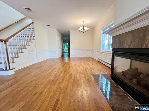 445 7th Street Palisades Park NJ 07650