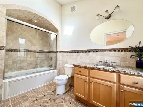 445 7th Street Palisades Park NJ 07650